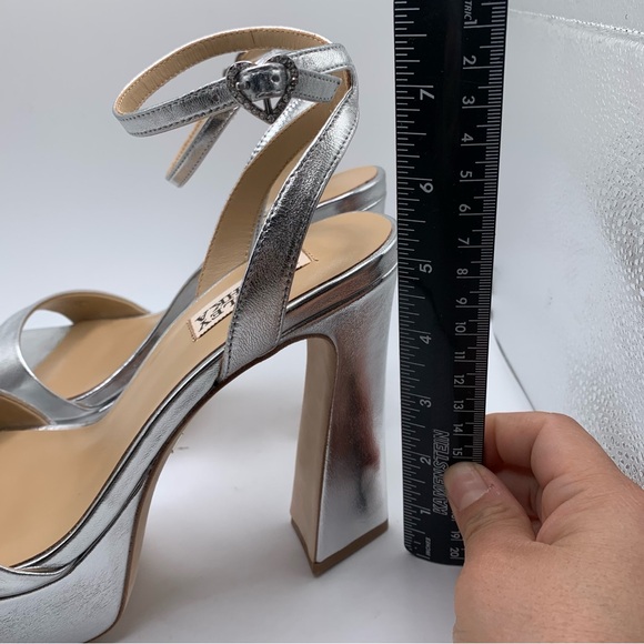 NWB Badgley Mischka Caia Platform Sandal silver metallic hearts size 8 2083 - Picture 13 of 13